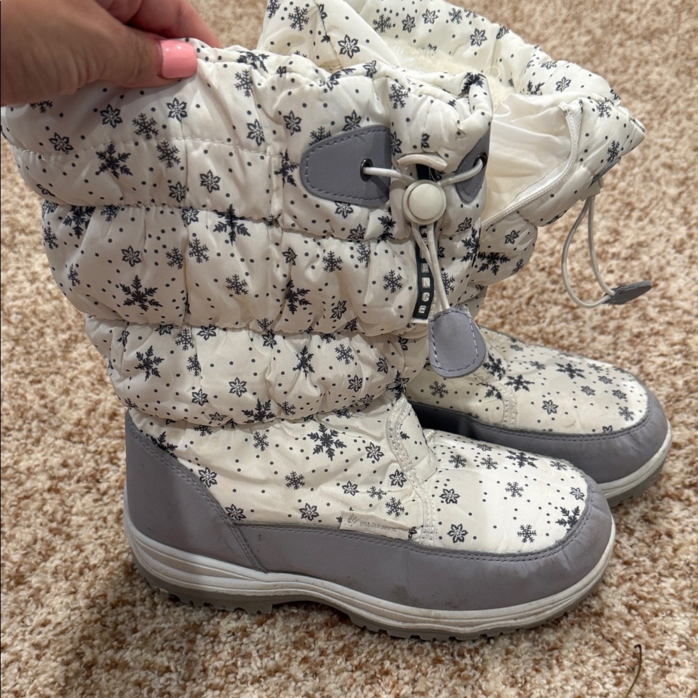 Amazon White and Gray Kids Snow Boots